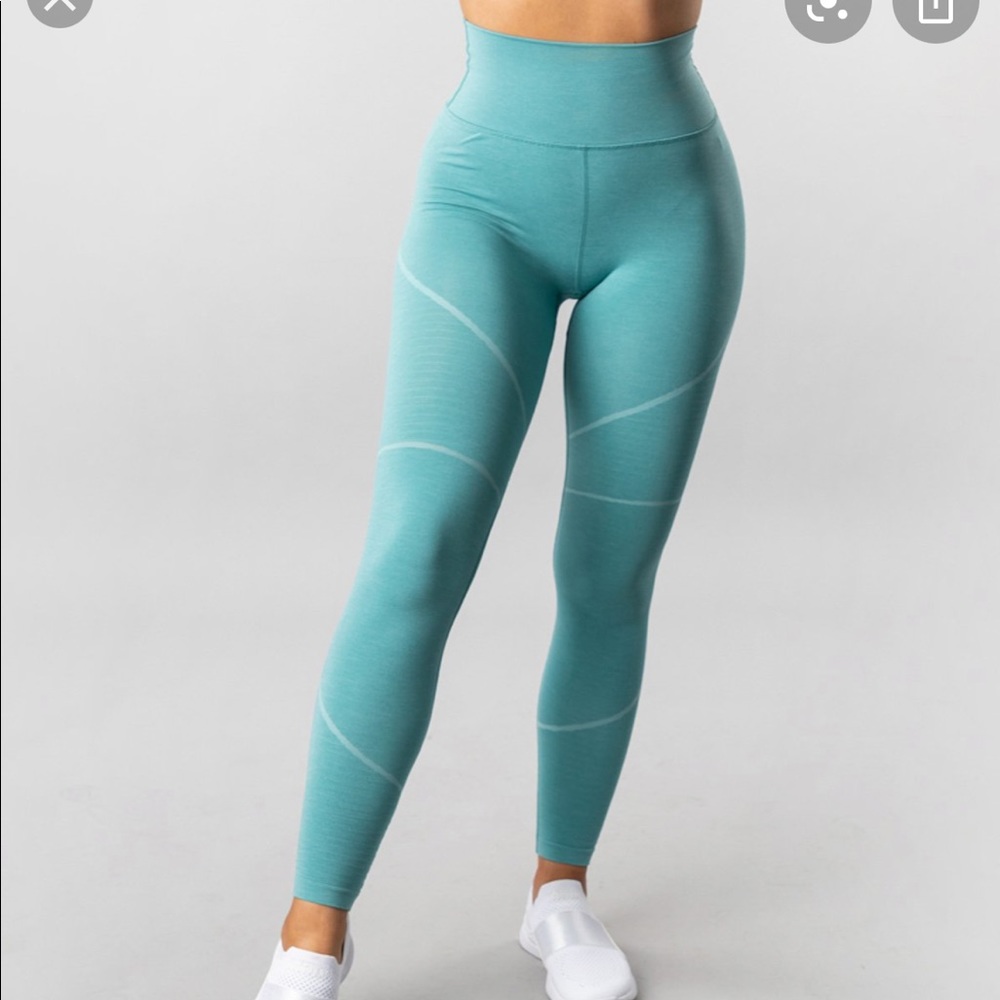 Alphalete OG Revival Legging - Capri Sun